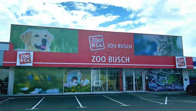 Ladenfront von Zoo-Busch am Lutteranger 5.